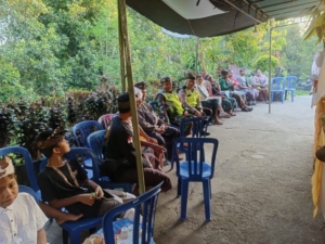 Wujud Kepedulian, Babinsa Bersama Bhabinkamtibmas Dampingi Upacara Adat Ngaben di Buleleng