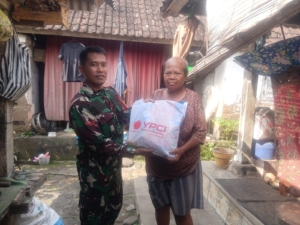 Kopda Sang Nyoman Budiman Bantu Warga Kurang Mampu Lewat Paket Sembako HUT TNI ke-80