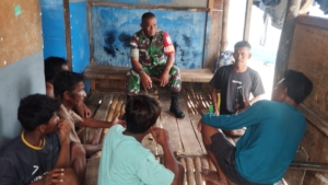 Babinsa Papela Imbau Nelayan Manfaatkan Cuaca Baik untuk Melaut