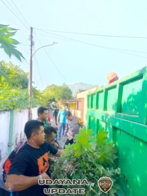 Babinsa Kelurahan Arab Kenangan Ajak Warga Gotong Royong Jaga Kebersihan Lingkungan