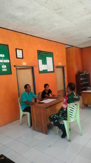 Tingkatkan Sinergi, Babinsa Batutua Bersilaturahmi dengan Kepala Desa Mbiulombo