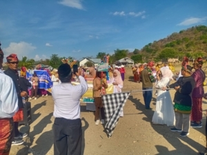 Semarak HUT Desa Lopok ke-74, Babinsa Turun Langsung Dampingi Warga