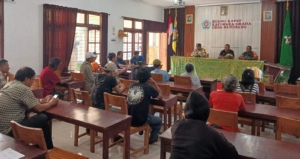 Sinergi TNI-Polri dan Pemerintah Desa Bangbang Pastikan Penyaluran BLT-DD Tepat Sasaran