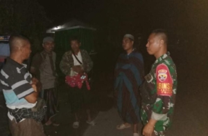 Secara Intensif Babinsa Lakukan Pemantauan Di Tempat Keramaian Warga