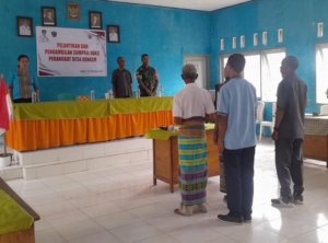 Perangkat Desa Oenaem Resmi Dilantik, Babinsa dan Camat Bisel Hadir Dukung Pemerintahan Desa