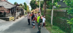 Wujudkan Kamtibmas Kondusif, Babinsa Dukung Upacara Dewa Yadnya di Madangan Kelod