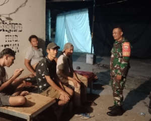 Patroli Malam Babinsa Hu’u Wujudkan Kamtibmas Kondusif di Dompu