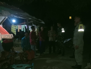 Sinergi TNI, Pol PP dan Masyarakat Perkuat Keamanan Desa Punti Melalui Patroli Siskamling