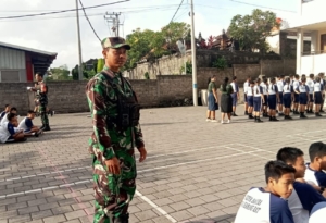 Membangun Karakter dan Disiplin, Babinsa Gelar Pelatihan PBB untuk Siswa SMP