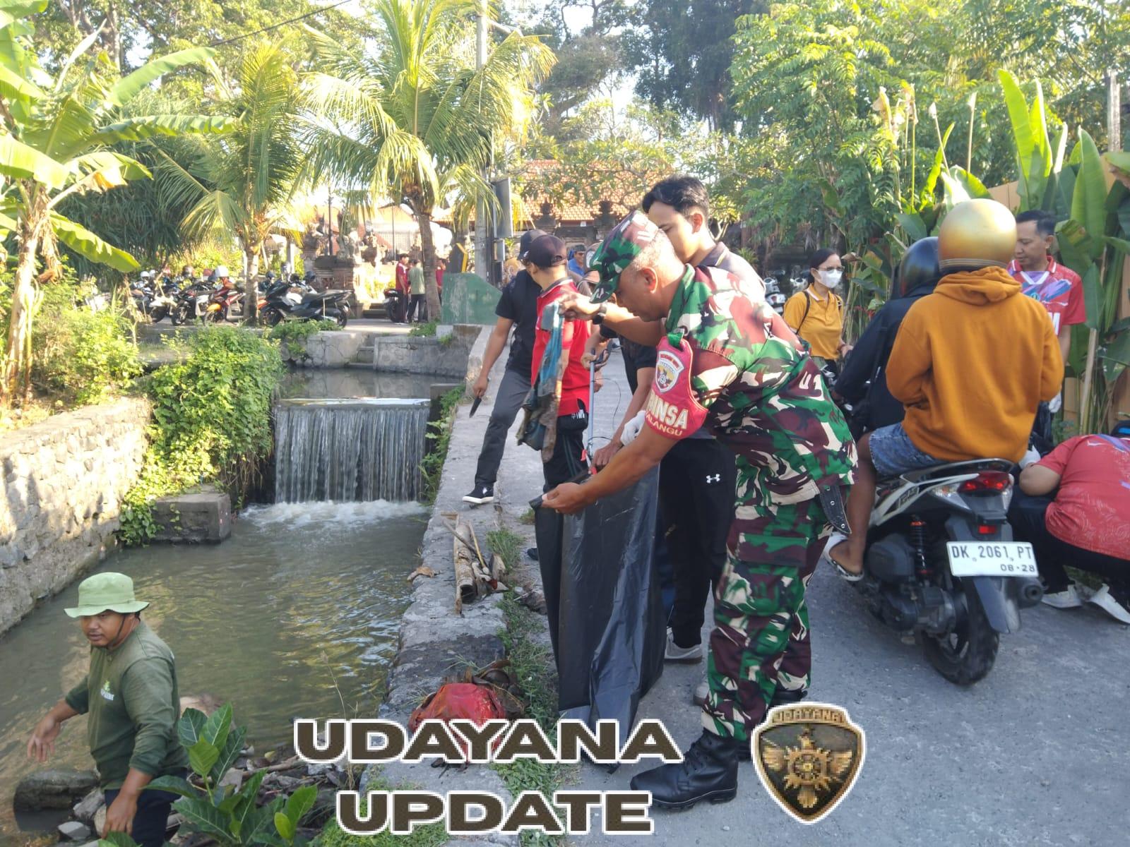 Babinsa dan Warga Gotong Royong Jaga Kebersihan dan Keindahan Lingkungan