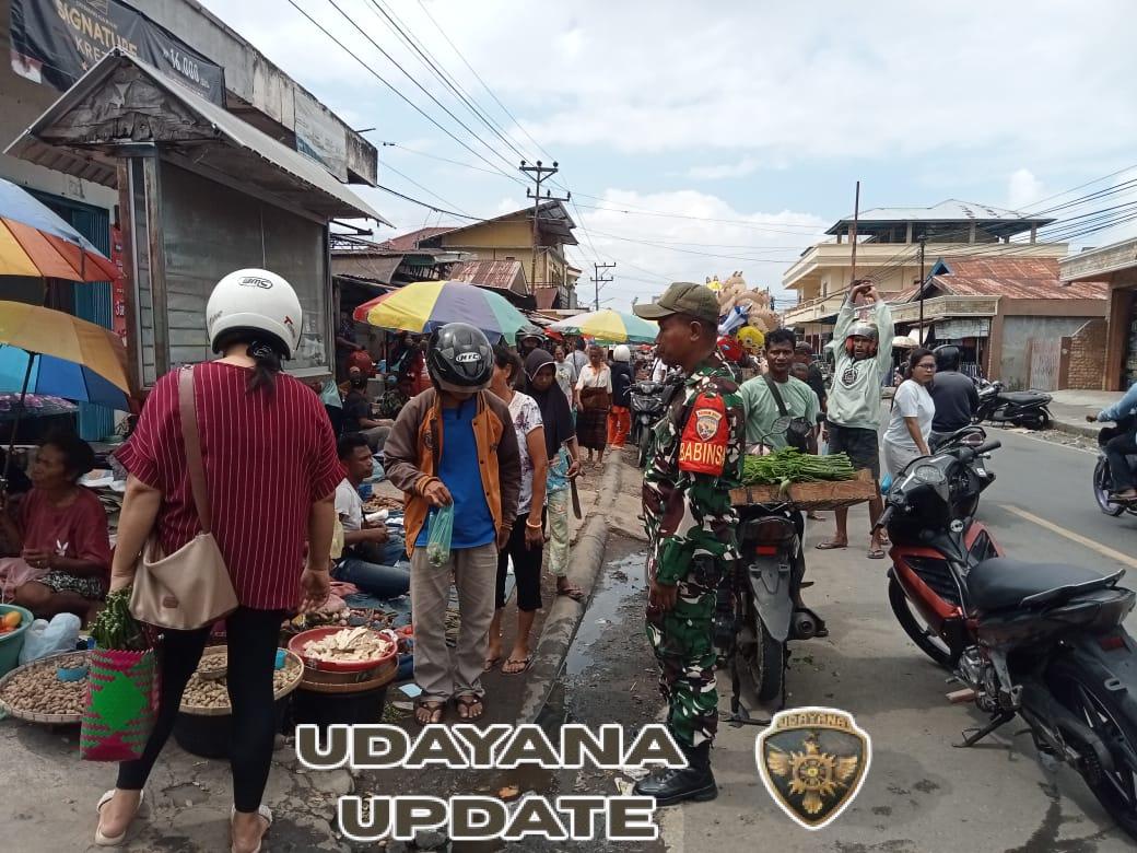 Babinsa Kodim 1602/Ende Aktif Jalin Komsos dan Pamwil di Pasar Wolowona