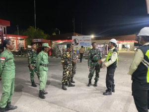 Patroli Gabungan Koramil dan Masyarakat Jaga Keamanan di Wilayah Kewapante