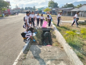 Babinsa Koramil 1624-03/Lewoleba Pimpin Kerja Bakti Pembersihan Lingkungan