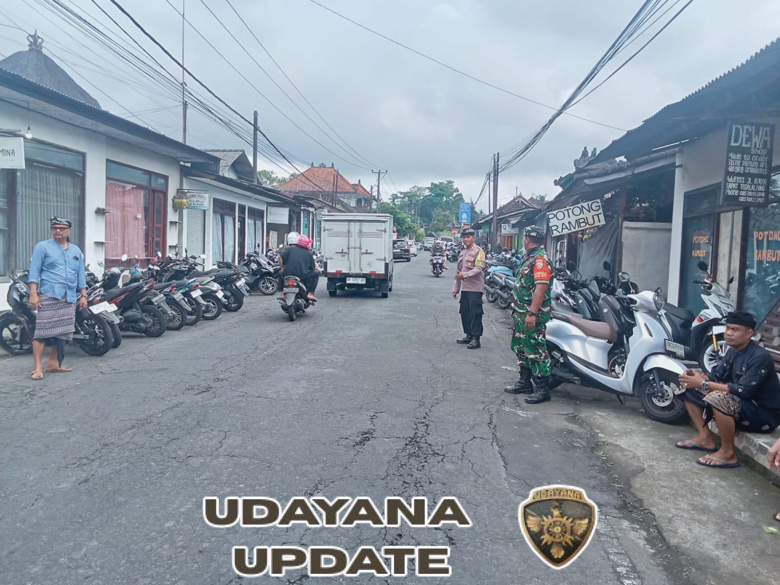 Babinsa Tegallalang Hadir Dukung Pengamanan Upacara Manusa Yadnya