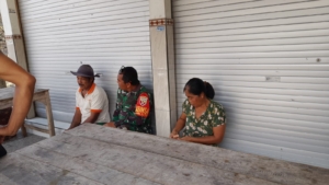 Dekat dengan Warga, Babinsa Jehem Laksanakan Komsos di Wilayah Binaan