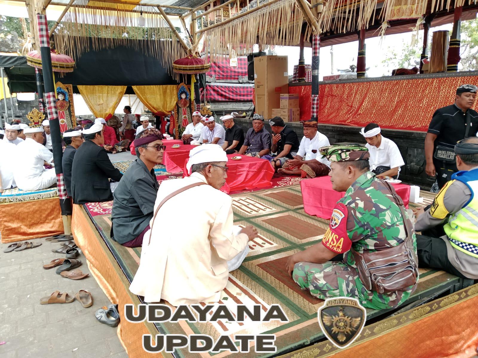 Babinsa Desa Satra Hadiri Upacara Tawur Gentuh Mamugkah Agung Ngenteg Linggih di Pura Puseh Bale Agung Kembangsari