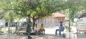 Babinsa Kodim 1602/Ende Tingkatkan Keamanan dan Kebersihan di Desa Hobatuwa