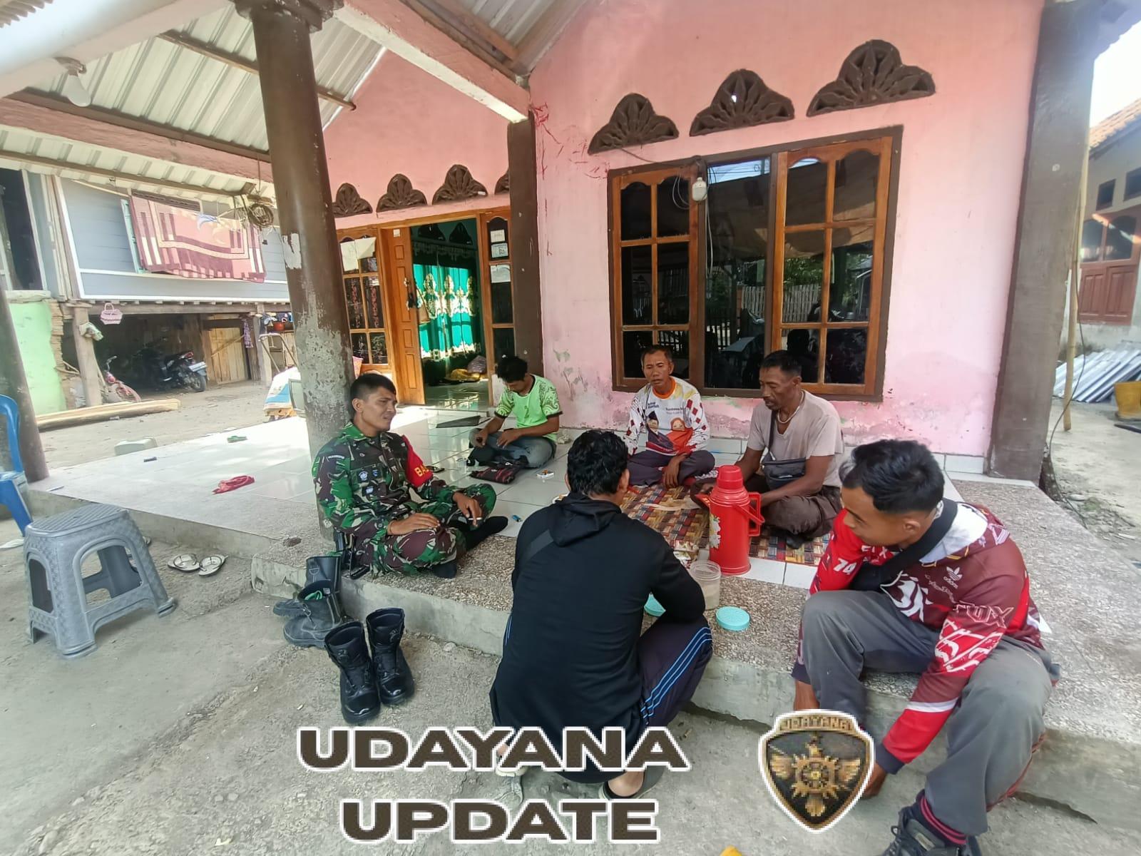 Tingkatkan Kepedulian Lingkungan, Babinsa Seteluk Rea Gelar Komsos di Desa Binaan