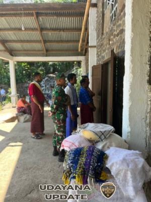 Wujud Kepedulian TNI, Babinsa Amankan Ibadah Misa Minggu di Desa Alap Atadei