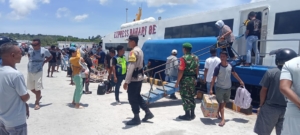 Piket Koramil 1627-01/Ba’a Laksanakan Pemantauan Arus Kapal di Pelabuhan Ba’a