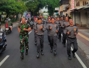 Babinsa Dampingi Pelatihan Linmas, Meningkatkan Kemampuan dan Keterampilan