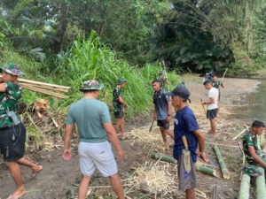 Pengerjaan Car Mall Dinding di lokasi Lewur Tepu TMMD ke 126 Kodim Ngada