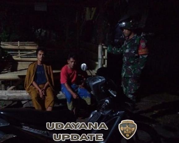 Pantau Titik Keramaian Warga Malam Hari, Babinsa Gandeng Aparat Desa