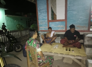 Wujud Kepedulian Teritorial, Koramil Lape-Lopok Sapu Wilayah Rawan dengan Patroli Malam