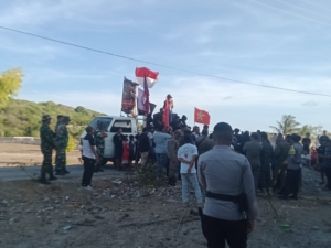 Babinsa Koramil 1627-03/Batutua Dampingi Bupati Rote Ndao Tatap Muka dengan Gerakan Masyarakat Pesisir di Desa Bo’a