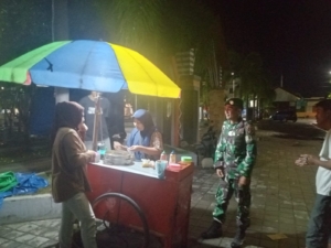 Serda Mursaha Ajak Warga Taliwang Jaga Ketertiban Lewat Patroli Malam