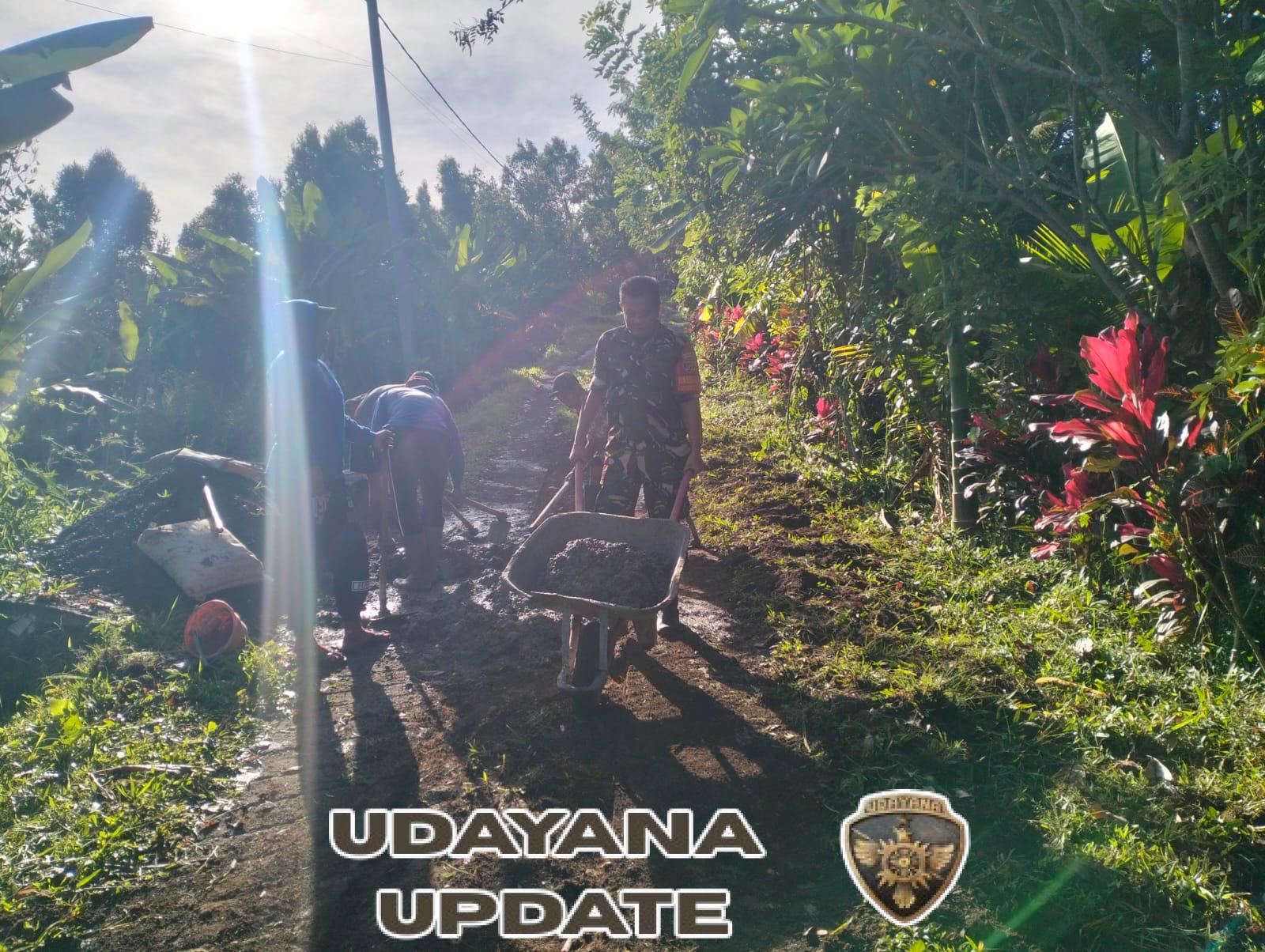 Babinsa Panji Anom Bersama Warga Laksanakan Gotong Royong Betonisasi Jalan di Dusun Abasan