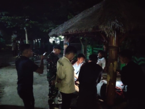 ‎Patroli Malam Babinsa Sembalun Tekankan Larangan Pesta Miras di Tempat Umum