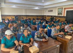 Babinsa Atensi Pembukaan Pelatihan Peningkatan Kapasitas Sat Linmas Guna Tingkatkan Kemampuan dan Keterampilan