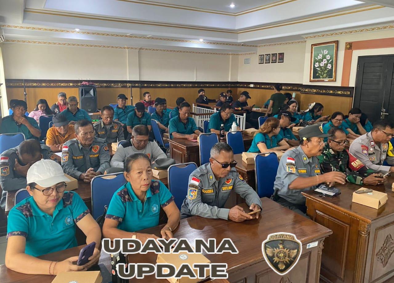 Babinsa Atensi Pembukaan Pelatihan Peningkatan Kapasitas Sat Linmas Guna Tingkatkan Kemampuan dan Keterampilan