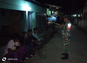 Ronda Malam dan Kongkow, Babinsa Desa Tambe Dorong Gotong Royong Warga