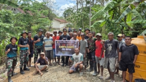 Bakti TNI di Perbatasan, Satgas Pamtas Yonarhanud 2 Kostrad Adakan Karya Bakti Bersama Masyarakat