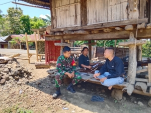 Babinsa Koramil 1602-02/Wolowaru Perkuat Sinergi dengan Warga Desa Nakambara