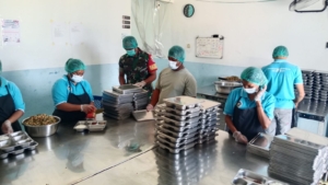 Babinsa Koramil 1627-01/Ba’a Pantau Langsung Program Makan Bergizi Gratis di Rote Ndao