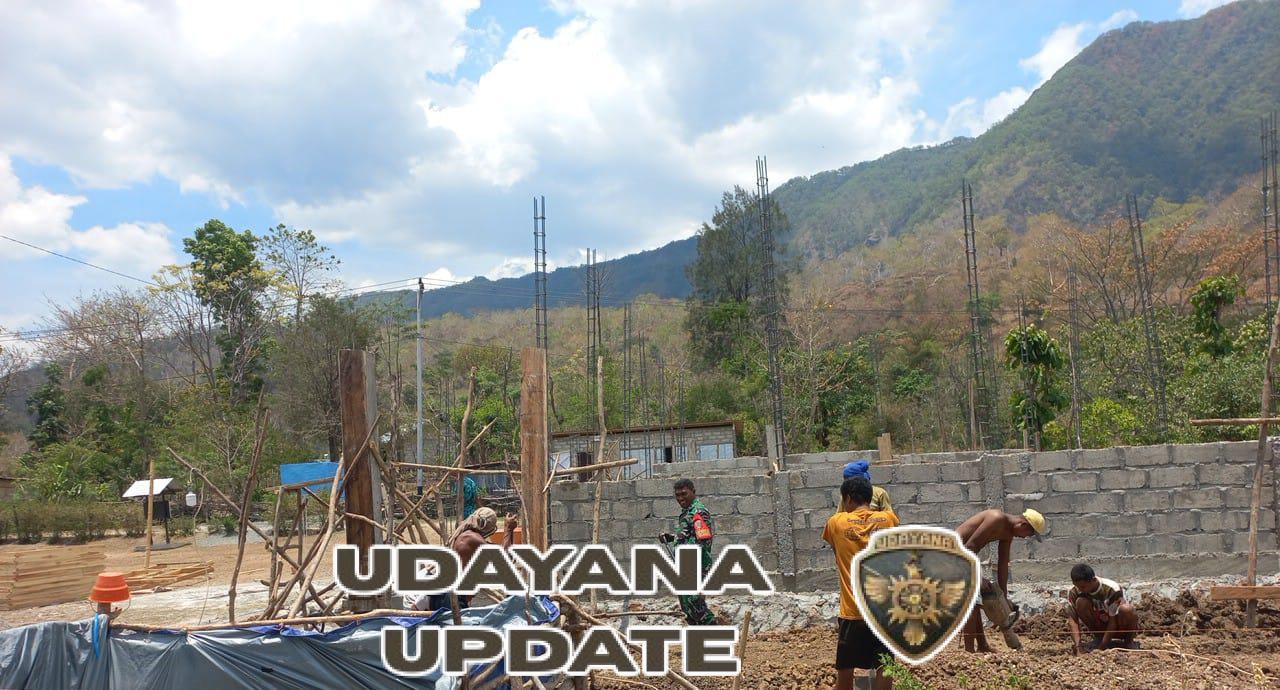 Babinsa Bantu Pembangunan Gedung Sekolah SD Negeri kokfeu Di Mollo Utara