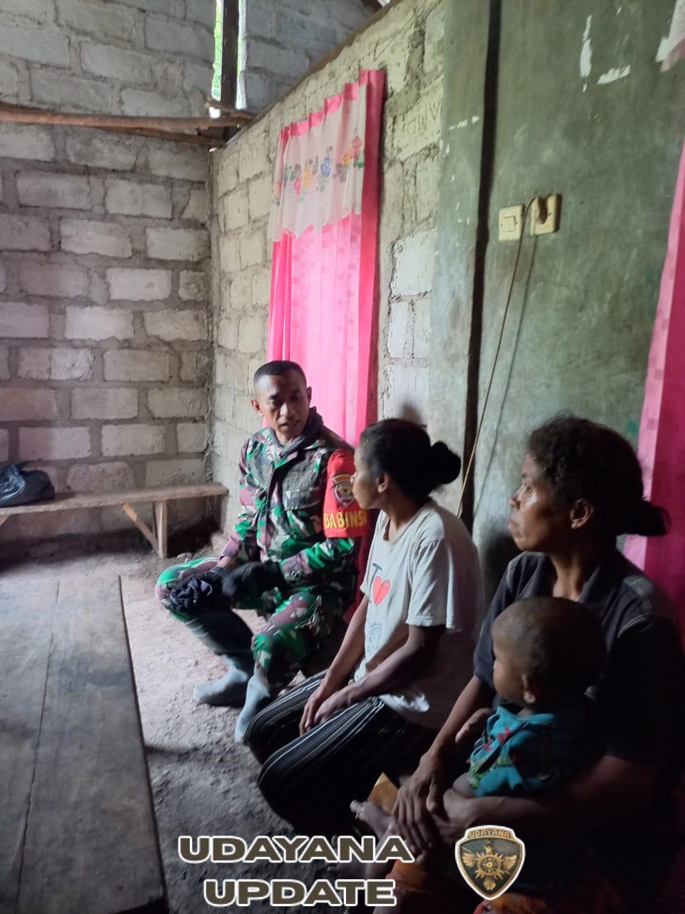 Babinsa Koramil 05/Panite Komsos Dan Ingatkan Warga tentang Waspada Dampak Musim Hujan