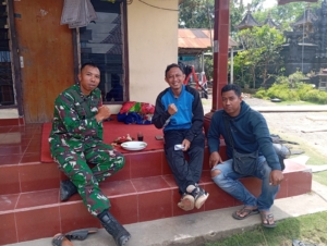 Babinsa Serda I Made Sibin Suputra Sambangi Warga Dusun Tingas Lewat Komsos