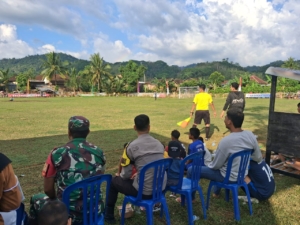 Anggota Koramil 1628-01/Taliwang Amankan Turnamen Sepak Bola Kades Cup I di Desa Bangkat Monteh