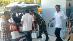 Babinsa Dampingi Penyaluran Bantuan Gizi Nusantara di Dompu