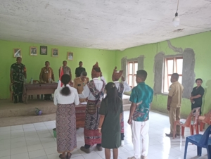 Babinsa Koramil 1618-05/Biut Hadiri Pelantikan Perangkat Desa Taunbaen, Teguhkan Komitmen Membangun Desa yang Maju