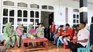 Ketua Persit KCK Daerah IX/Udayana Berbagi Kasih dengan Anak-Anak Panti Asuhan di Sumba Barat