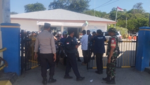 Piket Koramil 1627-02/Pantai Baru Amankan Kedatangan KMP Kolibodri di Pelabuhan ASDP