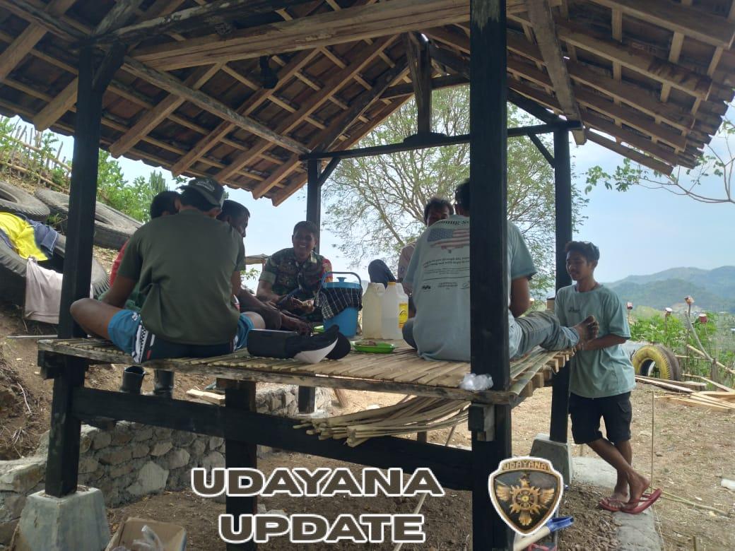 Babinsa Desaloka Sertu Sayuti Jalin Kedekatan dengan Warga Lewat Komsos