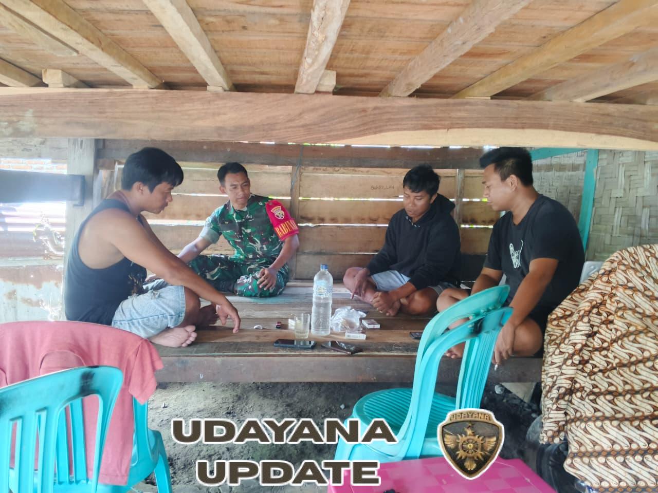 Babinsa Desa Moteng Jalin Silaturahmi Lewat Komsos di Wilayah Binaan