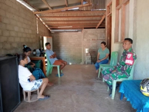 Pererat Silaturahmi, Babinsa Koramil 1618-04/Bisel Edukasi Warga Fatoin Tentang Pentingnya Hidup Sehat