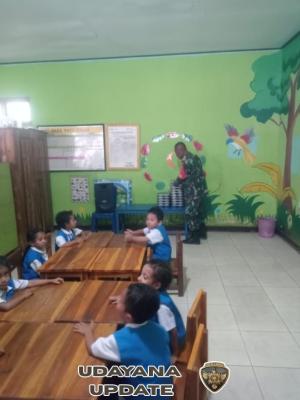 Babinsa Serka Silvester Berek Pantau Pelaksanaan Program Makanan Bergizi Gratis di Rote Ndao